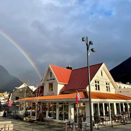 Stryn Kaffebar & Vertshus Hotell Exteriör bild