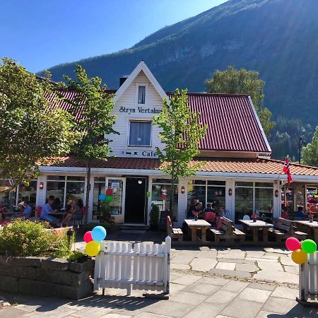 Stryn Kaffebar & Vertshus Hotell Exteriör bild