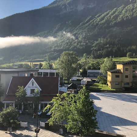 Stryn Kaffebar & Vertshus Hotell Exteriör bild