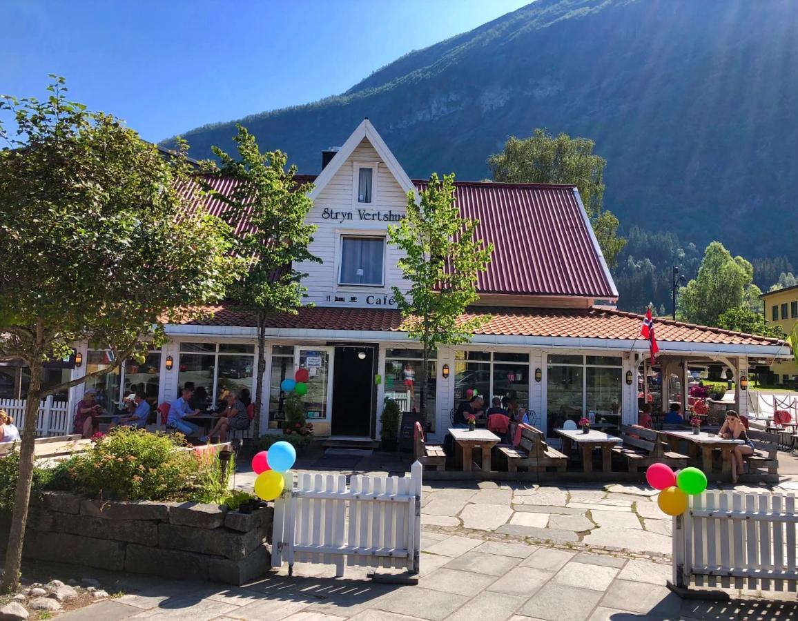 Stryn Kaffebar & Vertshus Hotell Exteriör bild