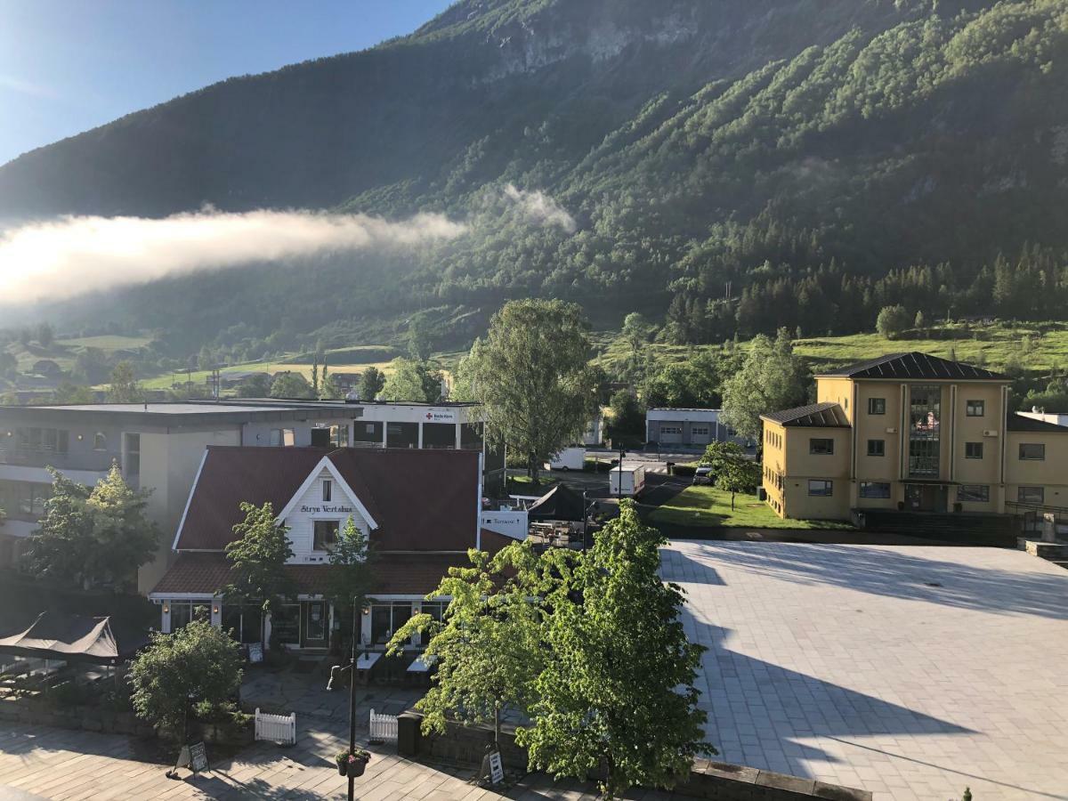 Stryn Kaffebar & Vertshus Hotell Exteriör bild