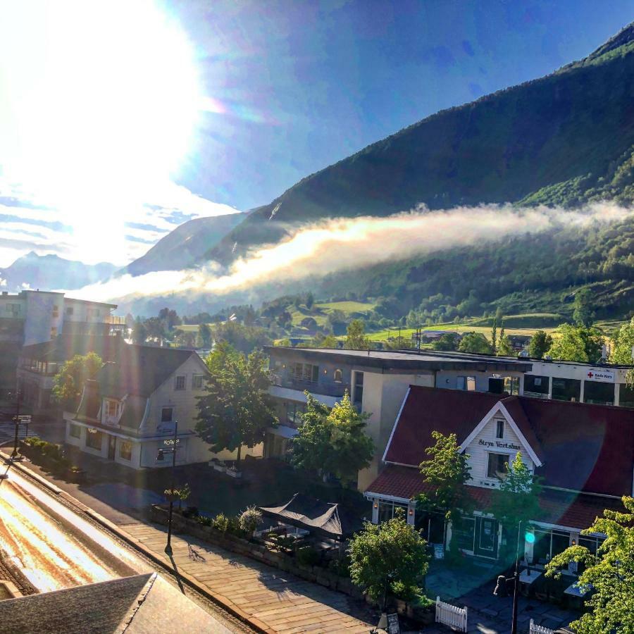 Stryn Kaffebar & Vertshus Hotell Exteriör bild